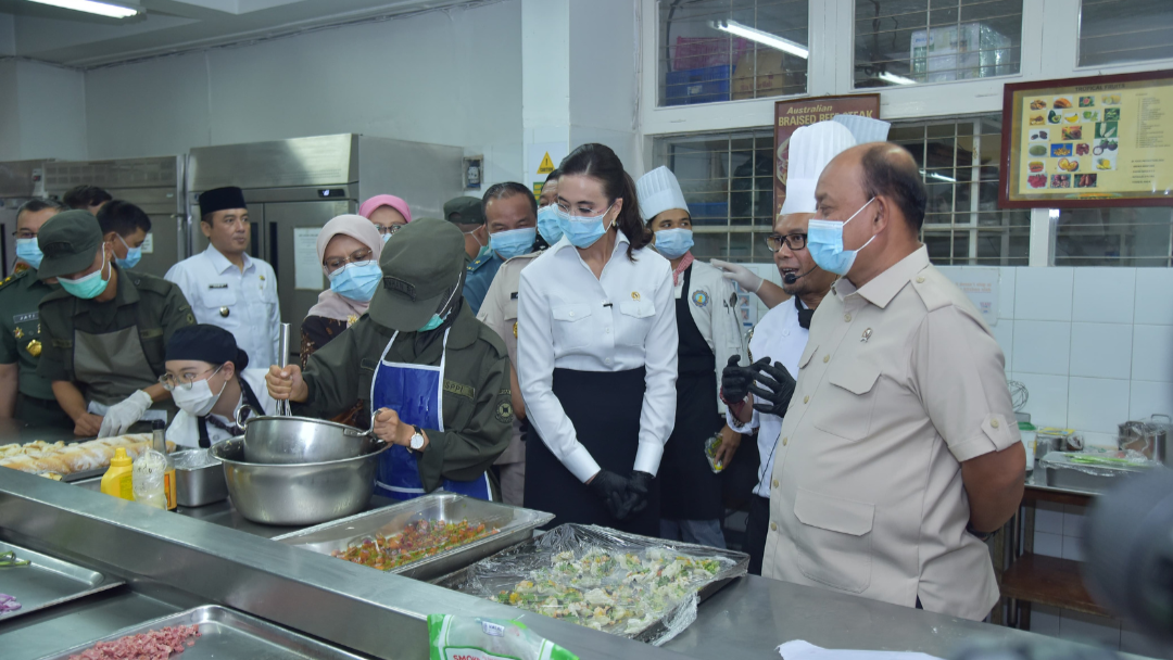 BGN Bungo dan Menpar Tinjau Praktik Siswa SPPI Batch-3 di Dapur NHI