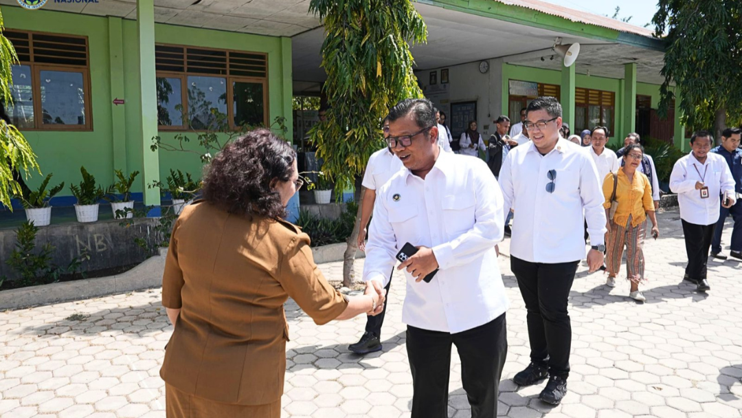 BGN Bungo Bersama BPOM dan PCO RI Tinjau Pelaksanaan MBG di Kupang
