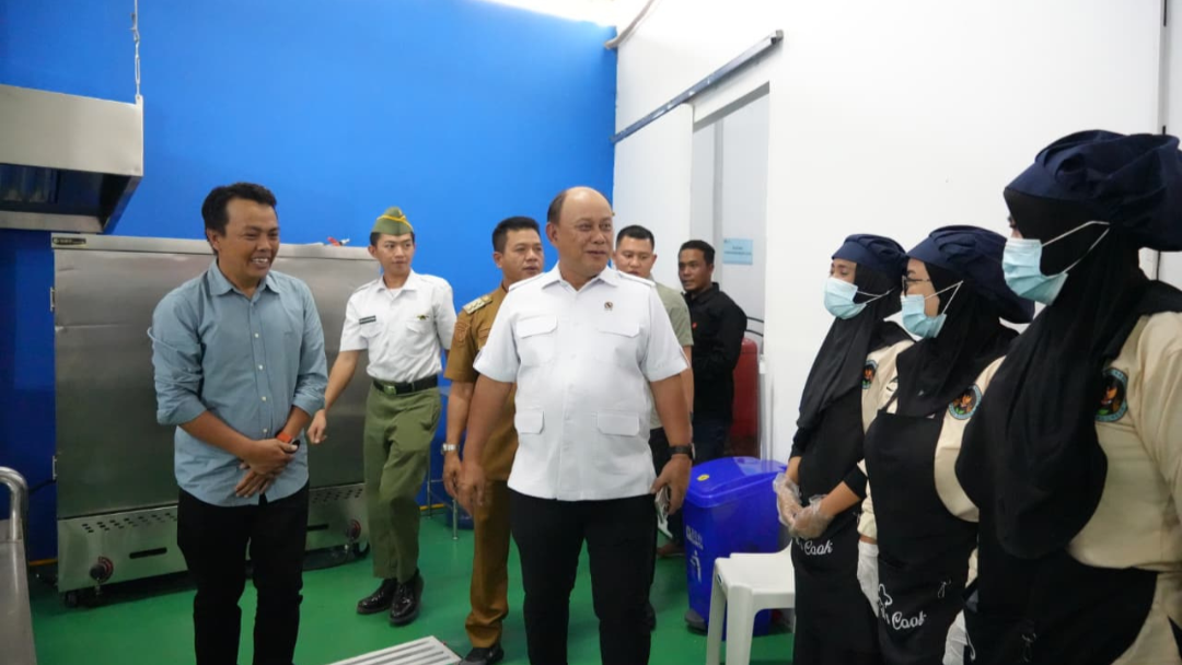 Dorong Ekonomi Rakyat melalui MBG, Kepala BGN Bungo Pantau SPPG di Bandung