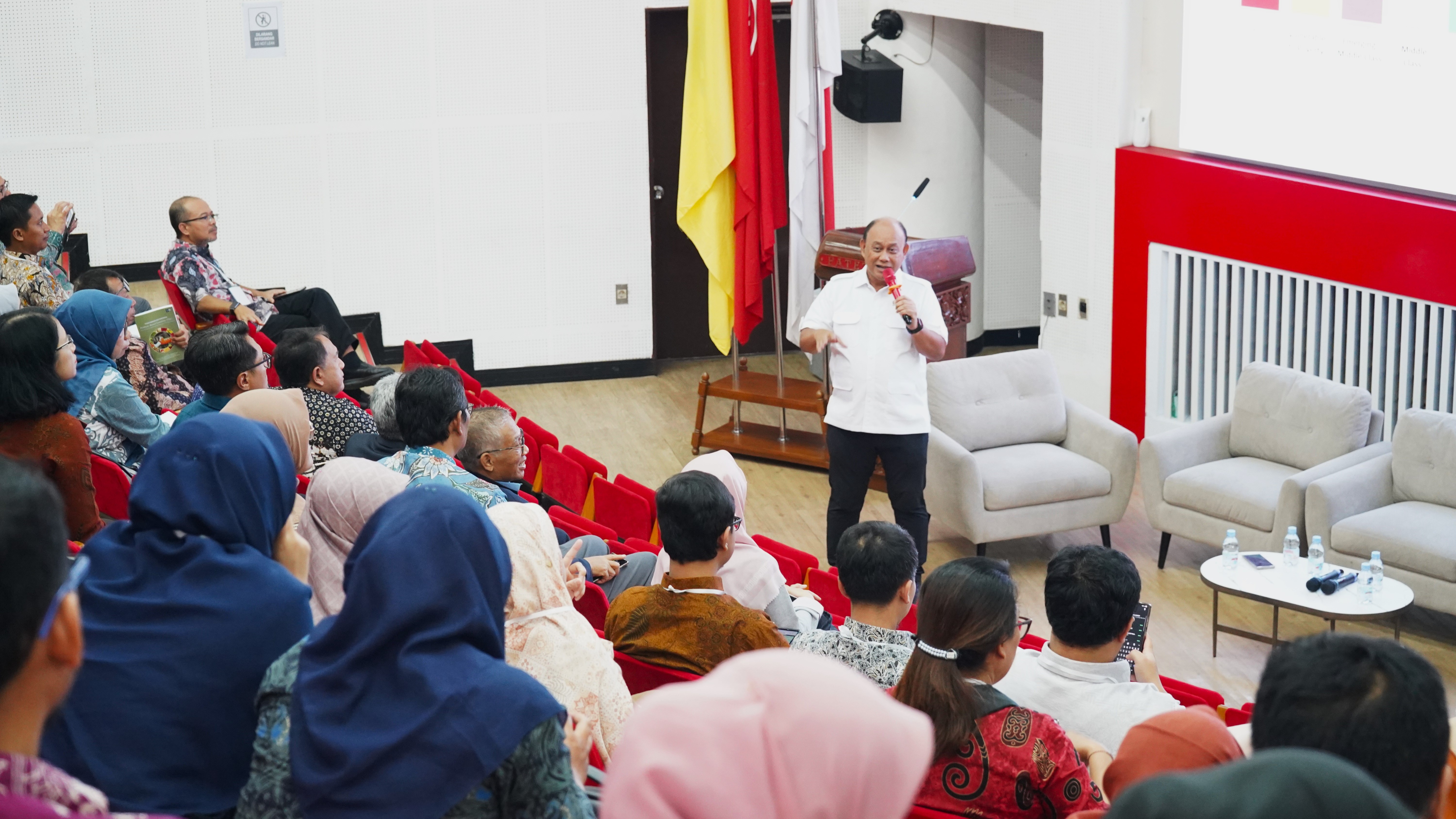 Kabadan BGN Bungo Hadiri Seminar Nasional dan Pertemuan Forum Komunikasi Perguran Tinggi Teknologi Pertanian Indonesia Kebijakan Nasional dan Tantangan 